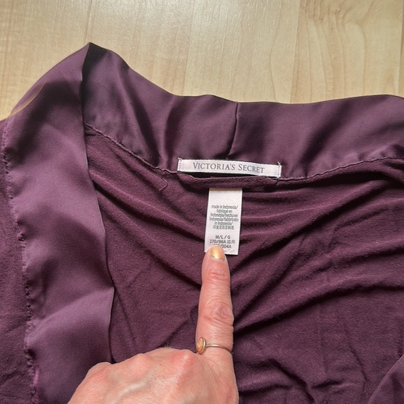 VS Robe - Picture 2 of 4
